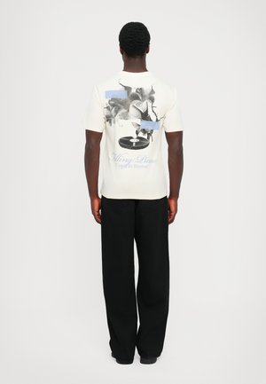 GRAMMOPHONE - T-shirt imprimé - antique white