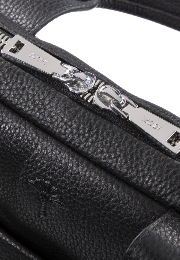 CARDONA PANDION - Briefcase3