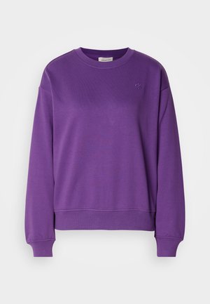 Lilla bomullssweatshirt med rund hals og ribbet mansjett. Har en subtil brodert logo på brystet og et avslappet passformdesign.