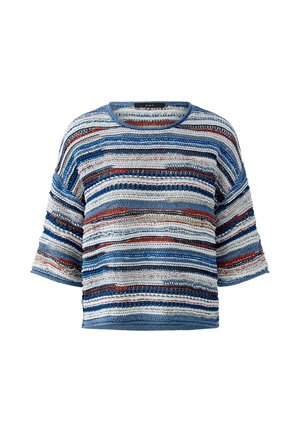 Pull en maille à manches courtes avec une coupe ample, présentant des rayures horizontales en fils texturés bleus, blancs, marron et noirs.