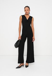 WAL G. ASHA TWIRL BACK COWL JUMPSUIT - Salopetă - black
