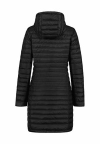 Zwarte pufferjack met een capuchon, voorzien van een doorgestikt ontwerp, lange mouwen en een getailleerde silhoeet. Smooth textuur en minimale details.