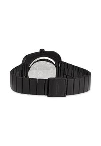 Sort rustfrit stålværk med en firkantet kasse, poleret sølv urskive og en led-armbånd med en sikker lås og indgraveret logo.