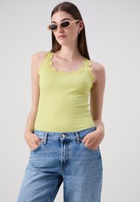 Rosemunde REGULAR VINTAGE - Topp - guava green