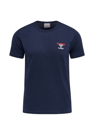 Marineblå T-shirt med korte ærmer med lille rødt og hvidt Hummel-logo på venstre bryst.