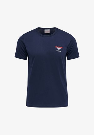 Marineblå T-shirt med korte ærmer med lille rødt og hvidt Hummel-logo på venstre bryst.