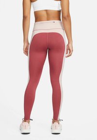 Nike Performance Leggings - rot