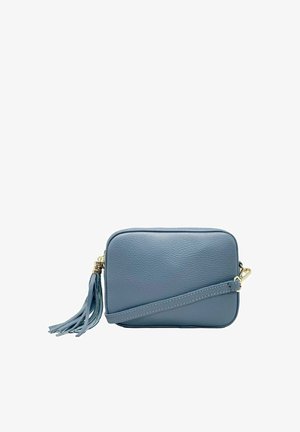 Niebieska skórzana torebka crossbody z zapięciem na zamek, prostokątnym kształcie, odpinanym paskiem i akcentem w postaci frędzla. Gładka faktura.