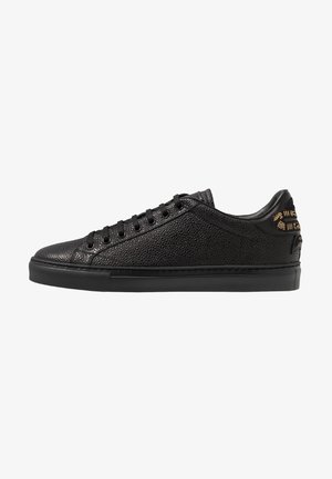 Trainers - black