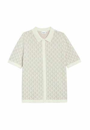 Chemise à manches courtes avec un motif de diamant beige clair, texture douce et col. Présente un bouton sur le devant et une bordure contrastante.
