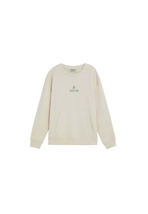 Sudadera de manga larga color crema con bolsillo frontal y una pequeña calavera verde junto a texto en japonés centrados en el pecho.