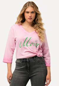 Ulla Popken COL EN V ET MANCHES 3/4 SALUT TEINTURE À FROID COLD DYED
 - Langærmet T-shirt - pink
