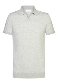 Polo à manches courtes gris clair avec un col en V, en tissu doux. Présente une texture subtile et des poignets côtelés pour un look ajusté.