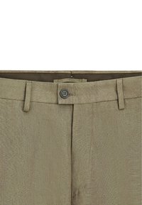 Pantaloni beige in lino con una texture liscia, dotati di chiusura con un solo bottone, passanti per la cintura e due pieghe frontali per un look sartoriale.