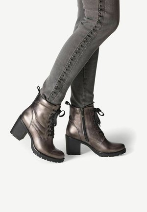 Marco Tozzi Botine cu toc - pewter