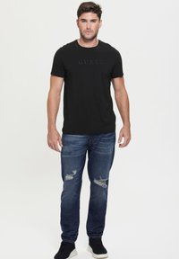 Guess - T-shirt z nadrukiem