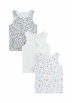 Set van drie tanktops. De eerste heeft een blauw bloemmotief, de tweede is een effen witte met geborduurde details, en de derde heeft een licht bloemontwerp.