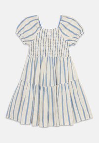 Robe rayée avec des manches courtes bouffantes, un corsage smocké et une jupe fluide à volants, en crème avec des rayures verticales bleues. Matériel en coton.