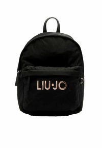 Zaino in nylon nero dalla forma arrotondata, con una tasca frontale con zip e un logo "LIU•JO" in metallo dorato. Spallacci regolabili, texture liscia.