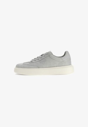 Guess, PLAZA LOGO SNEAKERS - Sneaker low - grau