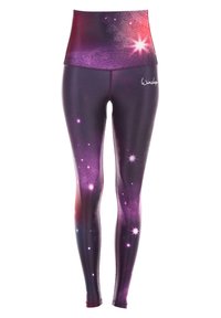 Högmidjade leggings i en gradient av lila, rosa och röd med stjärnmönster, tillverkade av ett elastiskt och mjukt tyg. Har logotyp på midjebandet.