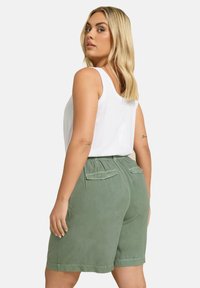 Yours Clothing PULL ON - Shortsit - green