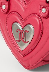 Juicy Couture EMILY HEART BAG UNISEX - Borsa a tracolla - pink