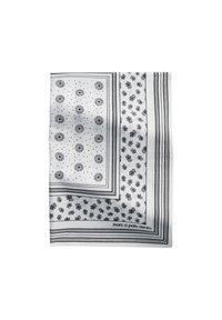 Sciarpa in bianco e nero con motivi floreali e a pois, bordata da linee solide; realizzata in tessuto morbido con una texture leggera.