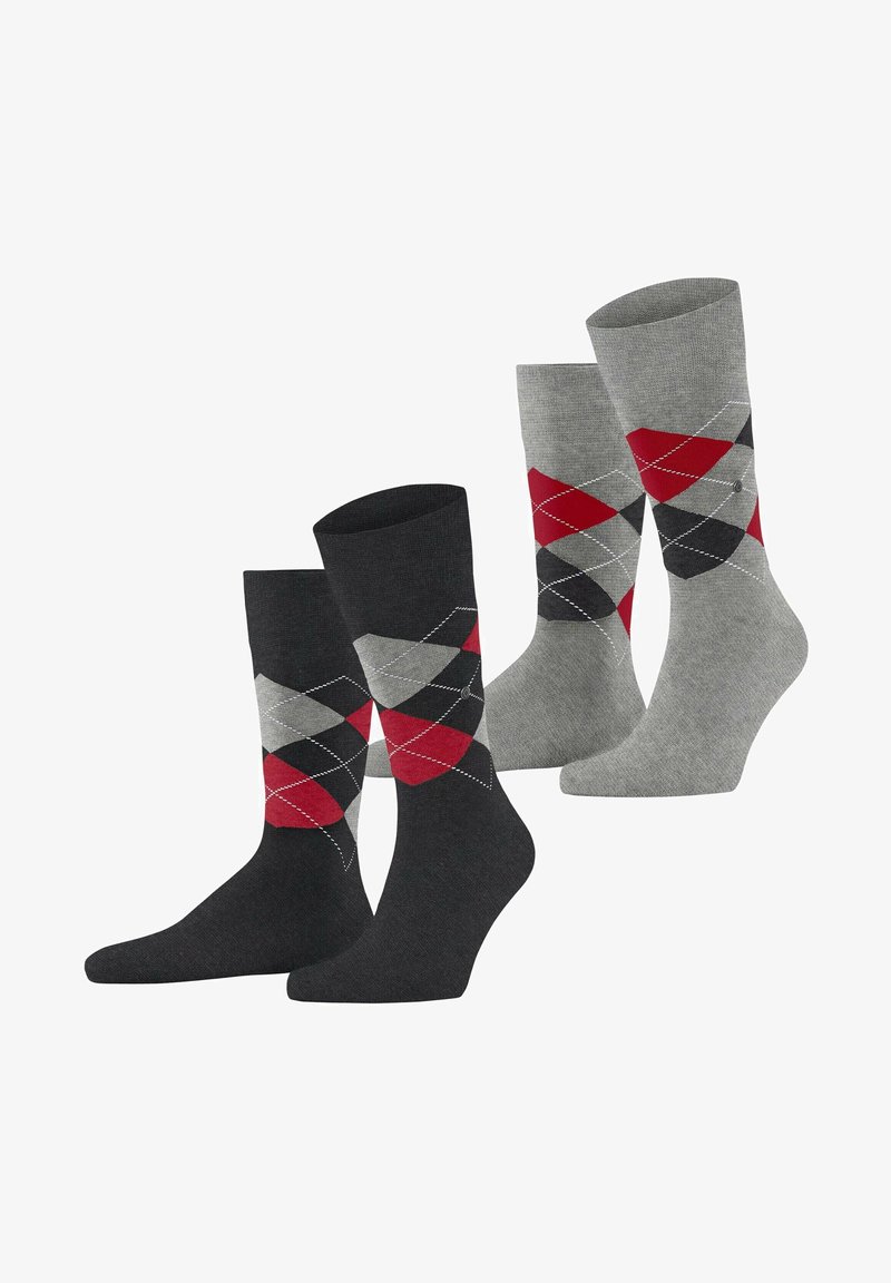 Quatre paires de chaussettes : deux noires avec un motif en losange rouge, gris et noir, et deux grises avec un motif en losange similaire en rouge et noir.