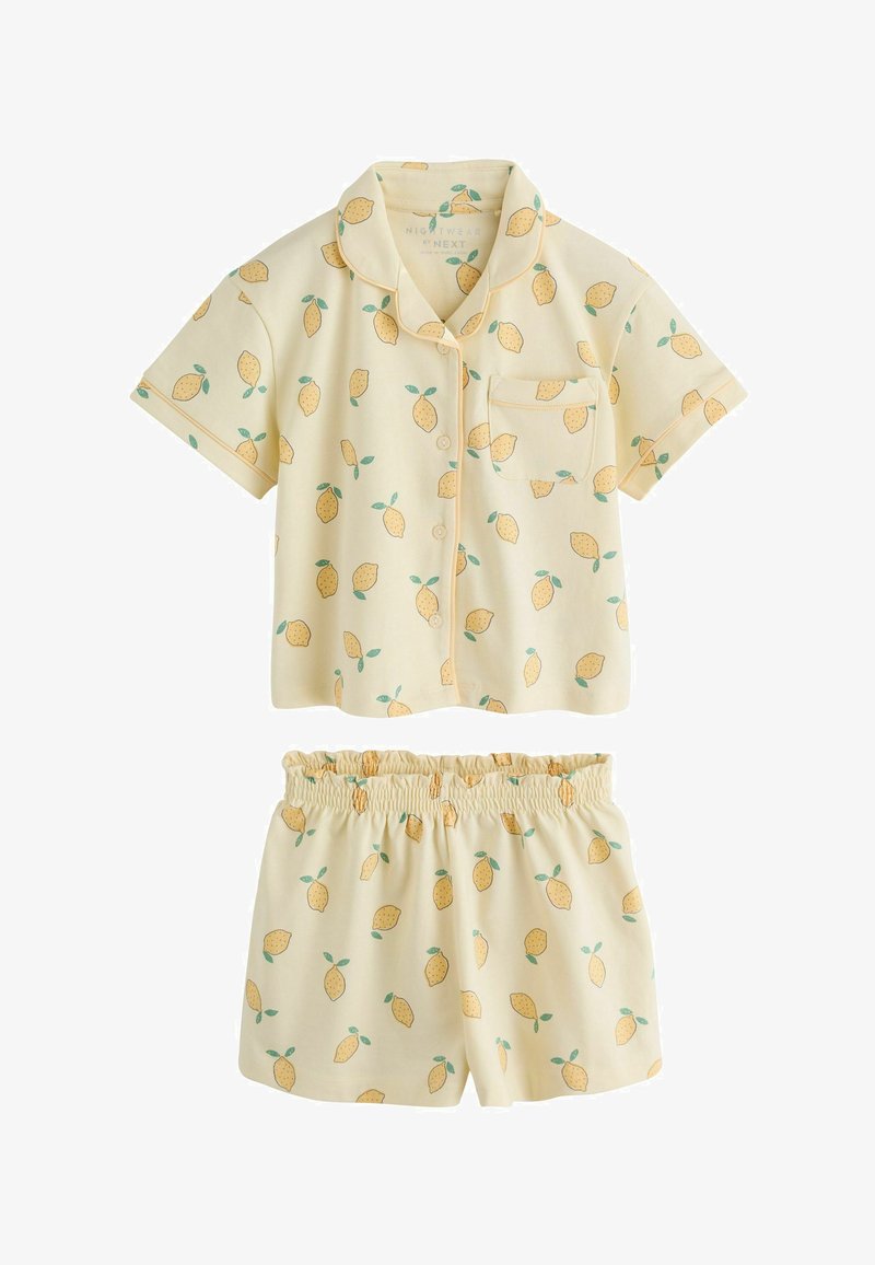 Ensemble pyjama composé d'un haut crème à manches courtes avec boutons et d'un short à taille élastique, imprimé de citrons jaunes et de feuilles vertes.