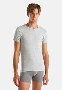 United Colors of Benetton Jednoduché tričko - grey