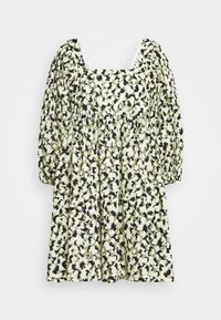 Šaty s květinovým potiskem v světle zelené barvě s černým a bílým abstraktním vzorem, čtvercovým výstřihem, nadýchanými rukávy a nařaseným pasem.