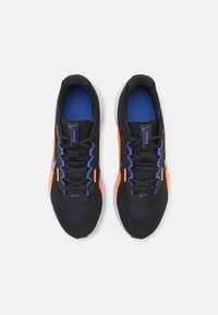 Nike Performance DOWNSHIFTER 13 - Chaussures de running sur route - black/astronomy blue/hyper crimson/pure platinum/metallic silver
