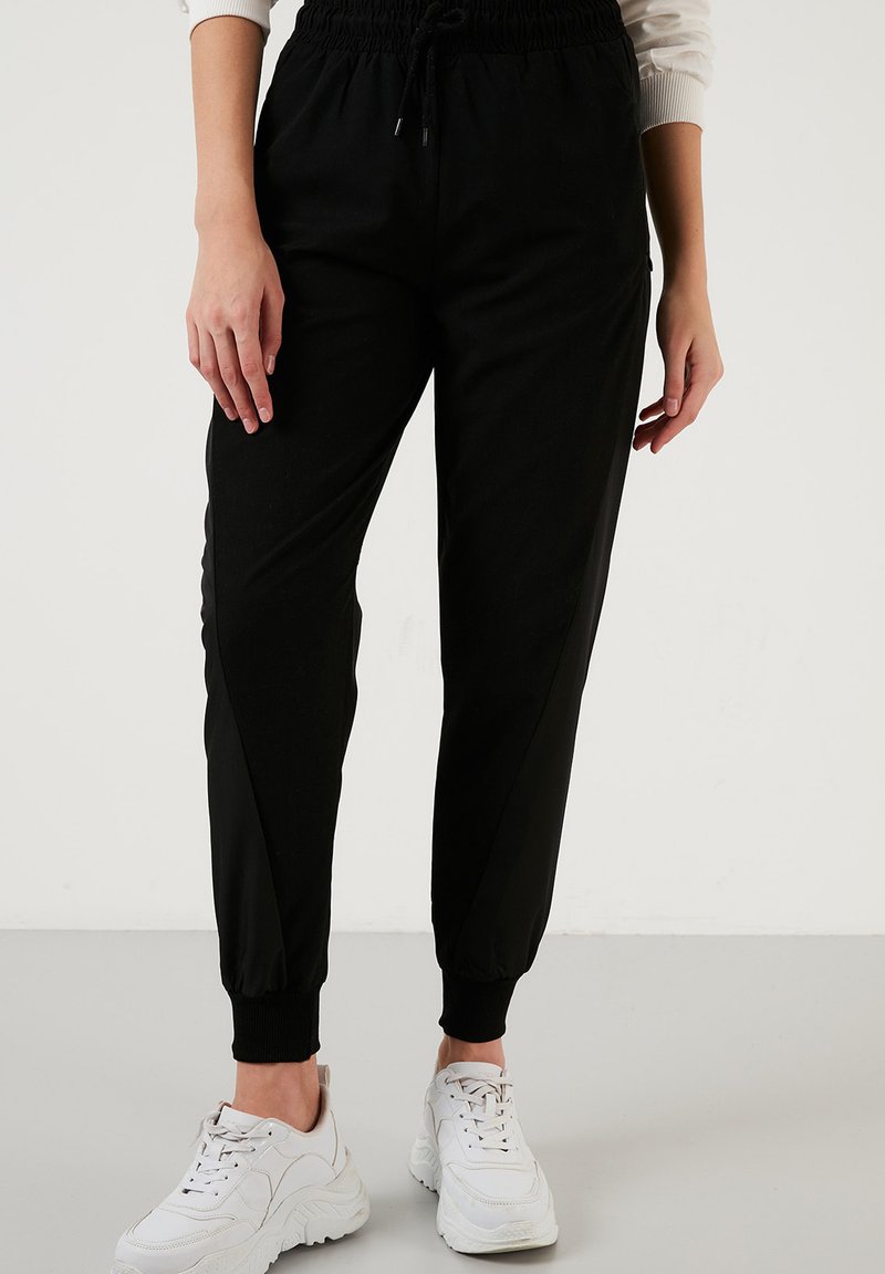 LELA REGULAR FIT - Trainingsbroek - black