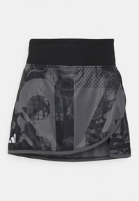 Svart sportkjol med bred midjeband, prydd med en texturerad, abstrakt grå grafisk design. Tillverkad av lätt, slätt tyg.