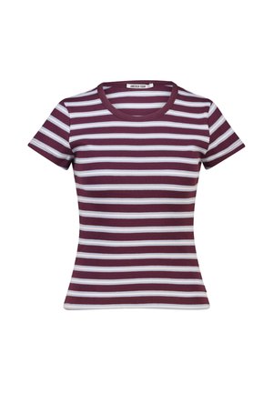 Korte mouw aansluitend T-shirt met horizontale witte en donkerrode strepen en een ronde hals.