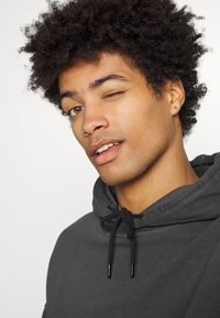 Only & Sons ONSRON LIFE  - Sweatshirt com capuz - black