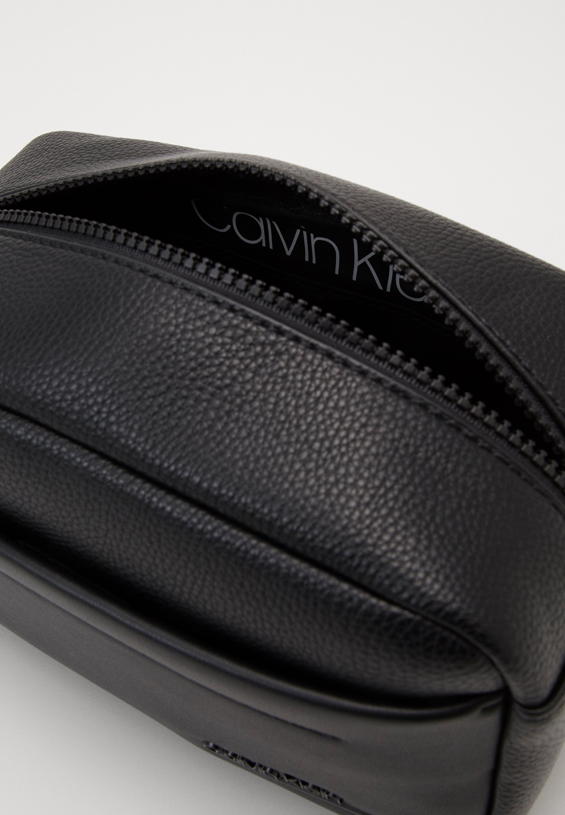 Neceser Calvin Klein Online Sales, UP TO 56% OFF | agrichembio.com
