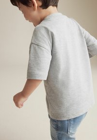 Next MICKEY FRIENDS SHORT SLEEVE - REGULAR FIT - Triko s potiskem - grey
