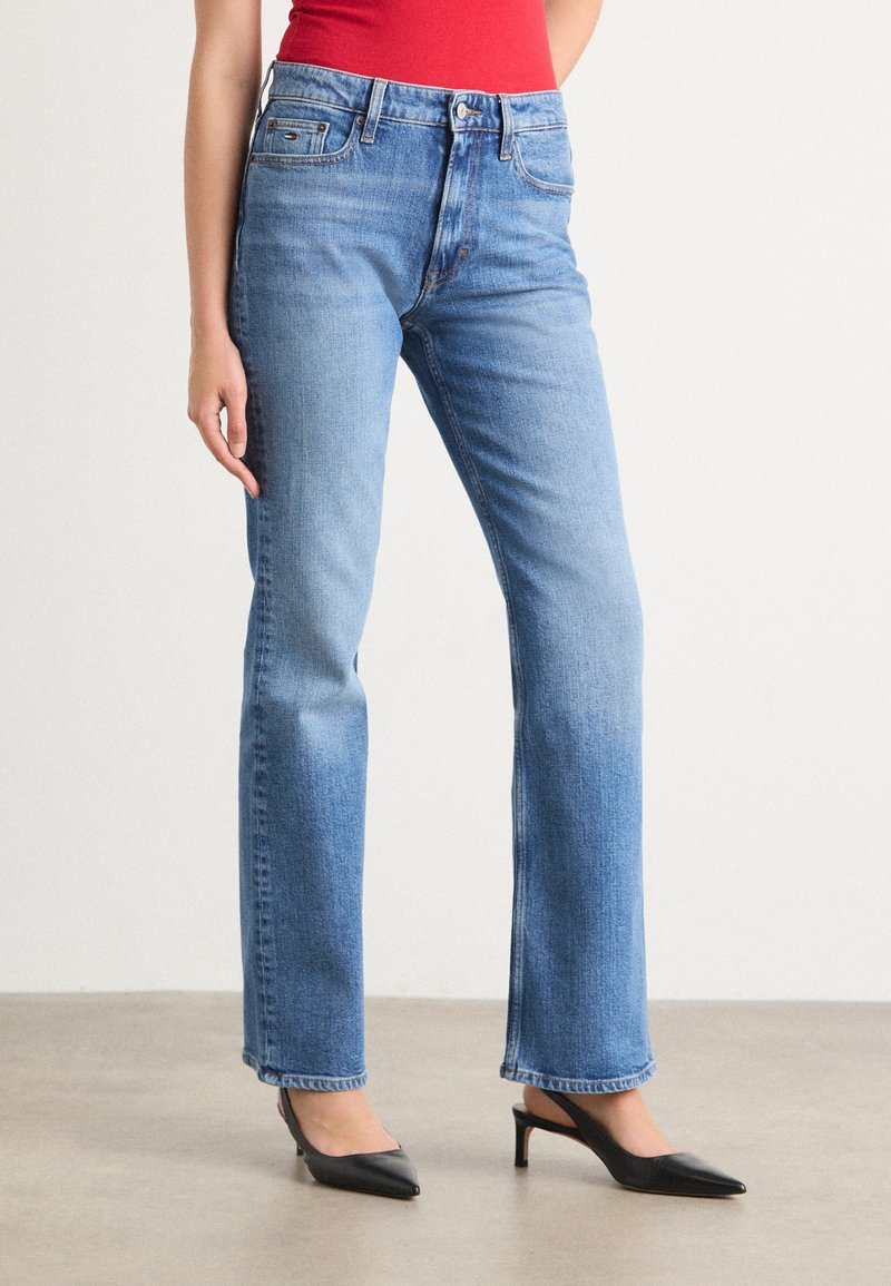Tommy Jeans CLEO MID BOOTCUT - Jeans Bootcut - denim medium