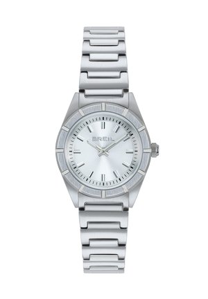 Montre en acier inoxydable avec un cadran argenté, un boîtier angulaire et un bracelet à maillons brossés. Comprend des index horaires et un logo.