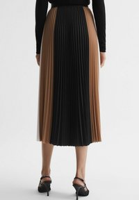 Reiss REGULAR FIT - AVA COLOURBLOCK MIDI - Jupe trapèze - black camel