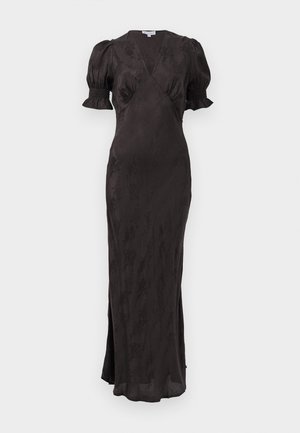Vestido preto com um design envolvente, mangas curtas bufantes e uma silhueta ajustada. Apresenta um tecido texturizado e uma fenda lateral para facilitar o movimento.