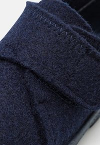 Superfit HAPPY OCTI UNISEX - Šlepetės - dunkelblau