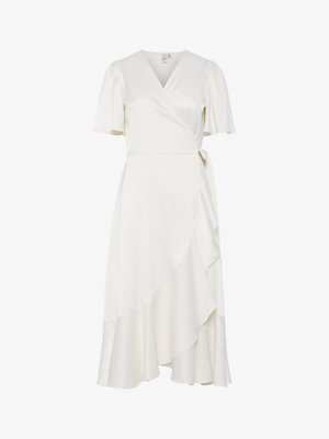 Biela zavinovacia šaty s krátkymi pufovanými rukávmi, výstrihom do V a vrstveným volánom na leme. Vyrobené z hladkej látky, s detailom viazania v páse.