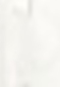 Teksturowana tkanina w miękkim, kremowym kolorze z subtelnymi odcieniami. Minimalistyczny design, gładkie wykończenie, bez widocznych wzorów czy akcesoriów.