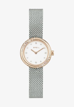 Reloj con correa de malla plateada, cara redonda blanca, bisel en oro rosa, marcadores de hora de cristal y cristales decorativos en el bisel, marca Breil.