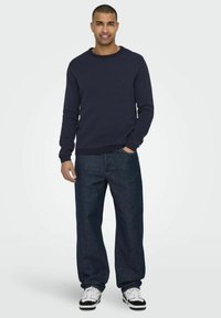 Only & Sons LEGERER GEPUNKTETER LONGSLEEVE - Jersey de punto - navy blazer
