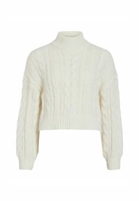Kratka bela pulover iz debele pletenine z visokim ovratnikom, skrajšano zasnovo in teksturo kablov. Rebrasti manšeti in spodnji rob dodajata podrobnosti konstrukciji.
