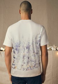 Next T-shirts print - white reindeer van